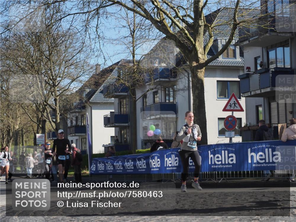 06.04.2025 - 44. Internationalen Wilhelmsburger Insellauf Luisa Fischer http://msf.ph/oto/7580463 06.04.2025 10:45:15 Ziel 3956, 00, 4448 meine-sportfotos.de