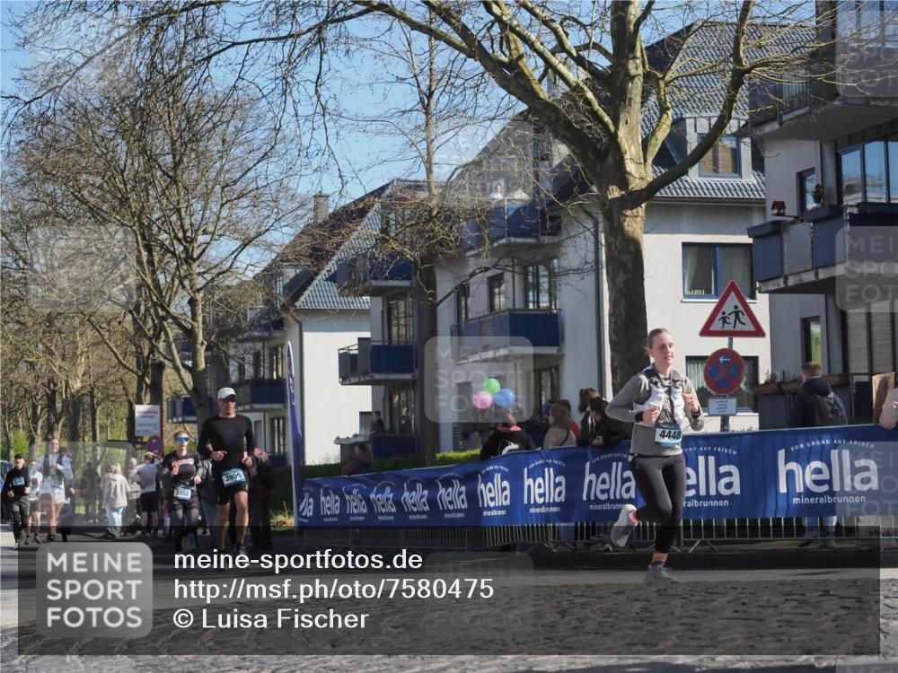 06.04.2025 - 44. Internationalen Wilhelmsburger Insellauf Luisa Fischer http://msf.ph/oto/7580475 06.04.2025 10:45:15 Ziel 3052, 3956, 4448 meine-sportfotos.de