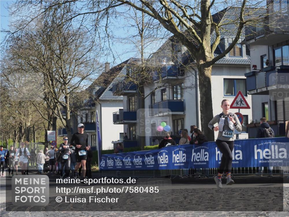 06.04.2025 - 44. Internationalen Wilhelmsburger Insellauf Luisa Fischer http://msf.ph/oto/7580485 06.04.2025 10:45:15 Ziel 4448, 3052 meine-sportfotos.de