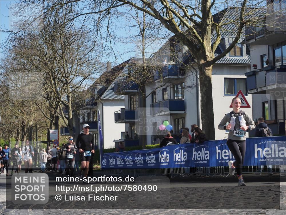 06.04.2025 - 44. Internationalen Wilhelmsburger Insellauf Luisa Fischer http://msf.ph/oto/7580490 06.04.2025 10:45:15 Ziel 4448, 3052, 3956 meine-sportfotos.de