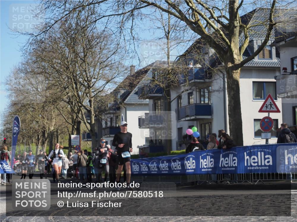 06.04.2025 - 44. Internationalen Wilhelmsburger Insellauf Luisa Fischer http://msf.ph/oto/7580518 06.04.2025 10:45:16 Ziel 3052, 3956 meine-sportfotos.de