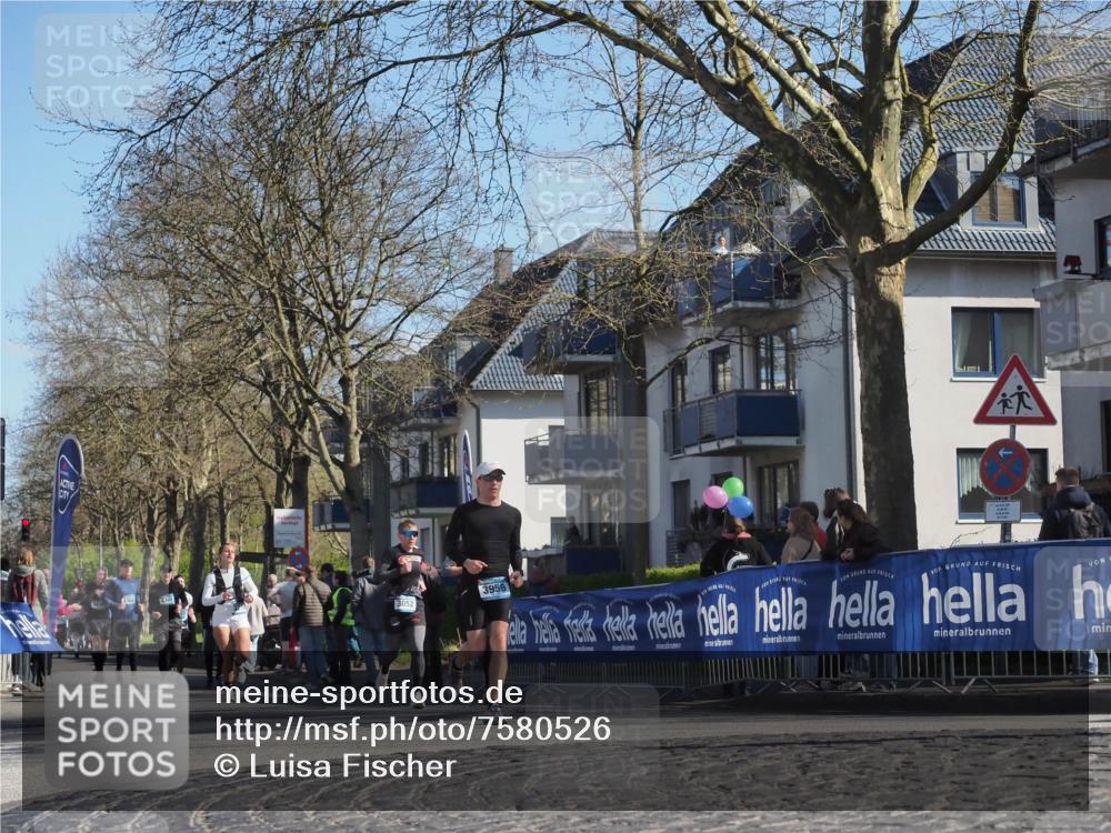 06.04.2025 - 44. Internationalen Wilhelmsburger Insellauf Luisa Fischer http://msf.ph/oto/7580526 06.04.2025 10:45:16 Ziel 3956, 3052 meine-sportfotos.de