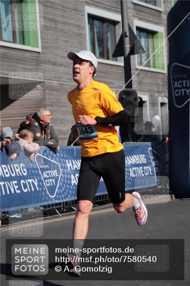 06.04.2025 - 44. Internationalen Wilhelmsburger Insellauf A. Gomolzig http://msf.ph/oto/7580540 06.04.2025 10:18:37 Ziel 3203, 3643 meine-sportfotos.de