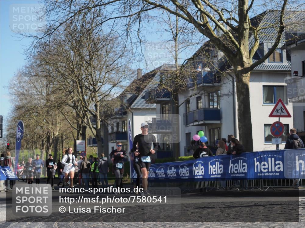 06.04.2025 - 44. Internationalen Wilhelmsburger Insellauf Luisa Fischer http://msf.ph/oto/7580541 06.04.2025 10:45:16 Ziel 3052, 3956 meine-sportfotos.de