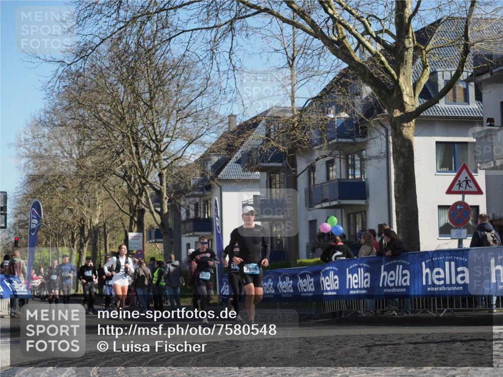 06.04.2025 - 44. Internationalen Wilhelmsburger Insellauf Luisa Fischer http://msf.ph/oto/7580548 06.04.2025 10:45:16 Ziel 3052, 414, 3956 meine-sportfotos.de