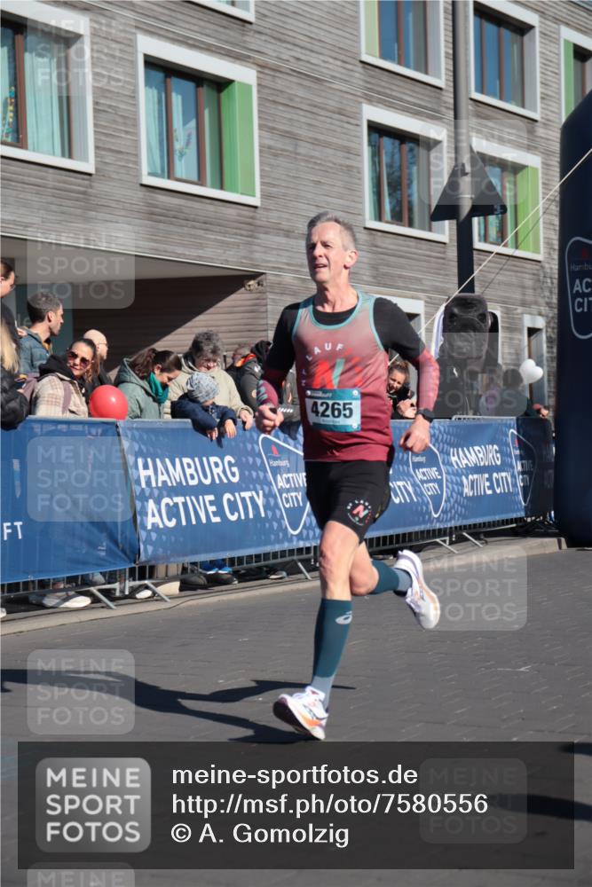 06.04.2025 - 44. Internationalen Wilhelmsburger Insellauf A. Gomolzig http://msf.ph/oto/7580556 06.04.2025 10:18:17 Ziel 4265 meine-sportfotos.de