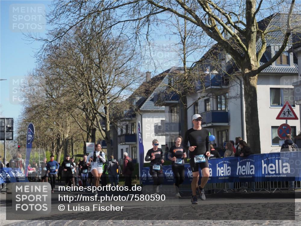06.04.2025 - 44. Internationalen Wilhelmsburger Insellauf Luisa Fischer http://msf.ph/oto/7580590 06.04.2025 10:45:17 Ziel 3956, 4100, 4301, 3218, 3052 meine-sportfotos.de