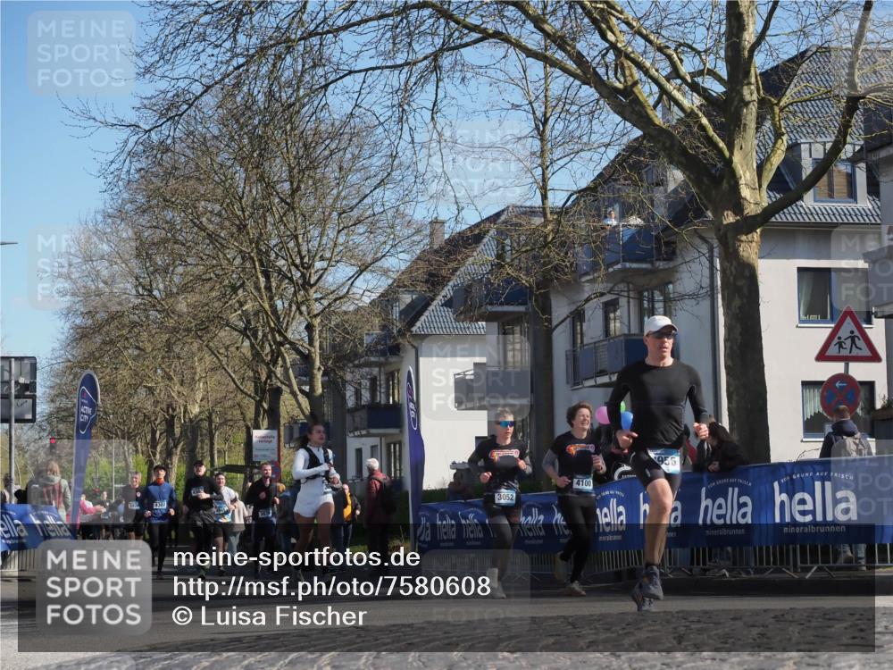 06.04.2025 - 44. Internationalen Wilhelmsburger Insellauf Luisa Fischer http://msf.ph/oto/7580608 06.04.2025 10:45:18 Ziel 3978, 4302, 3052, 4100, 956 meine-sportfotos.de