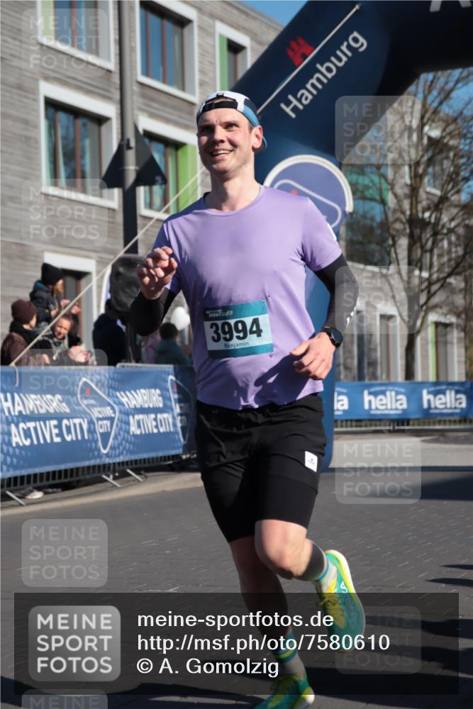 06.04.2025 - 44. Internationalen Wilhelmsburger Insellauf A. Gomolzig http://msf.ph/oto/7580610 06.04.2025 10:18:04 Ziel 3368, 3994 meine-sportfotos.de
