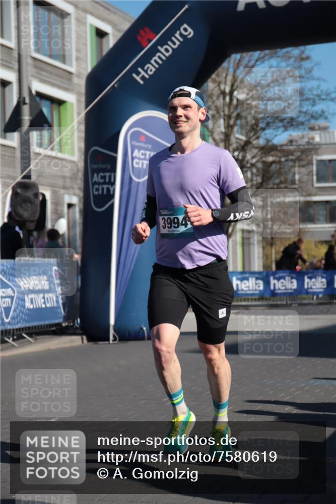 06.04.2025 - 44. Internationalen Wilhelmsburger Insellauf A. Gomolzig http://msf.ph/oto/7580619 06.04.2025 10:18:03 Ziel 3994 meine-sportfotos.de
