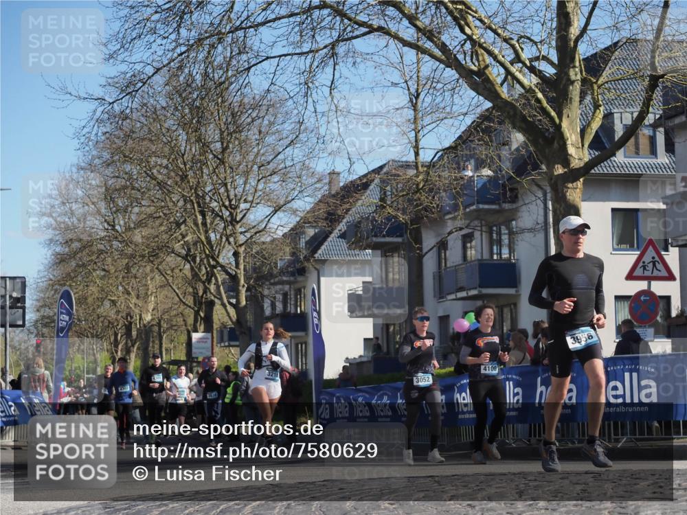06.04.2025 - 44. Internationalen Wilhelmsburger Insellauf Luisa Fischer http://msf.ph/oto/7580629 06.04.2025 10:45:18 Ziel 4302, 3678, 3218, 3956, 3052, 4100, 6 meine-sportfotos.de