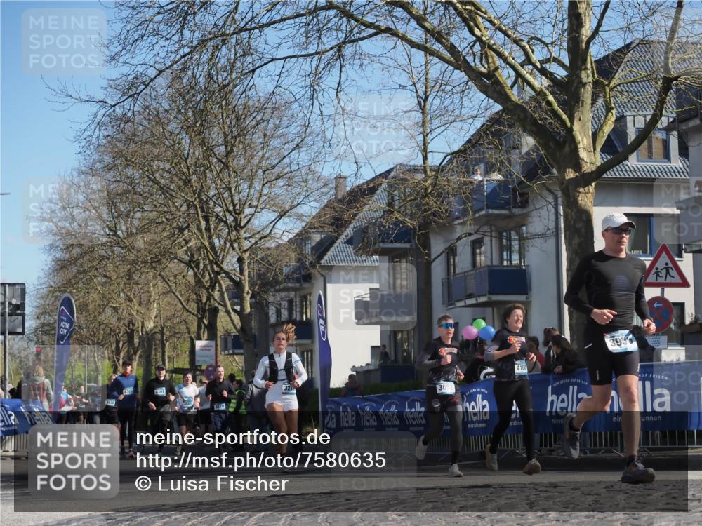 06.04.2025 - 44. Internationalen Wilhelmsburger Insellauf Luisa Fischer http://msf.ph/oto/7580635 06.04.2025 10:45:18 Ziel 3978, 4302, 4301, 395, 3678, 3052, 4100 meine-sportfotos.de