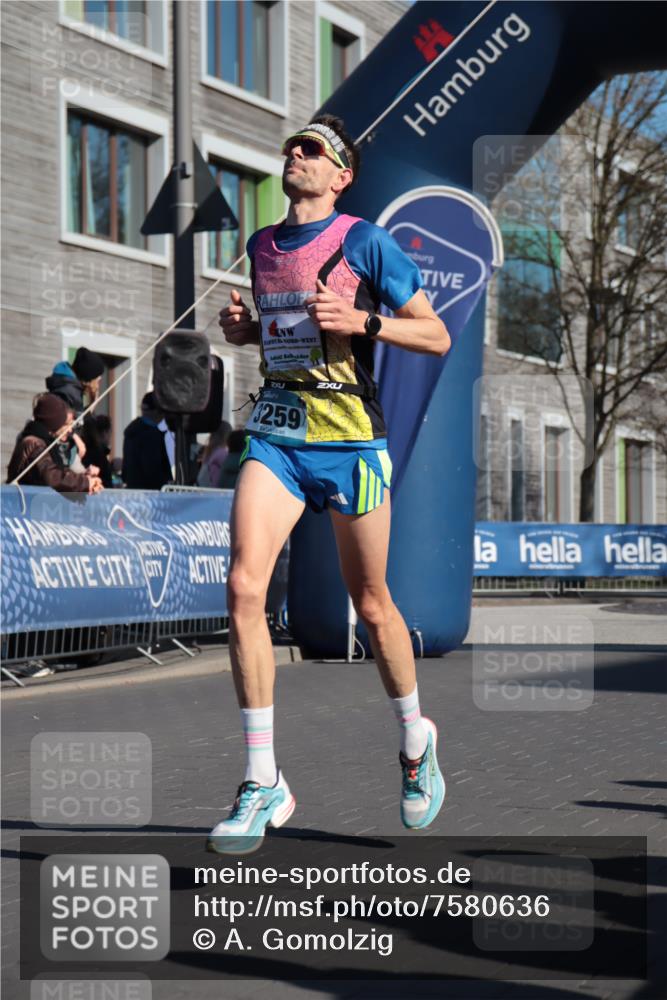 06.04.2025 - 44. Internationalen Wilhelmsburger Insellauf A. Gomolzig http://msf.ph/oto/7580636 06.04.2025 10:17:30 Ziel 3259 meine-sportfotos.de