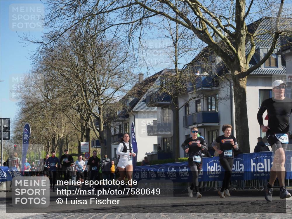 06.04.2025 - 44. Internationalen Wilhelmsburger Insellauf Luisa Fischer http://msf.ph/oto/7580649 06.04.2025 10:45:18 Ziel 4302, 430, 3678, 3052, 4100, 956 meine-sportfotos.de