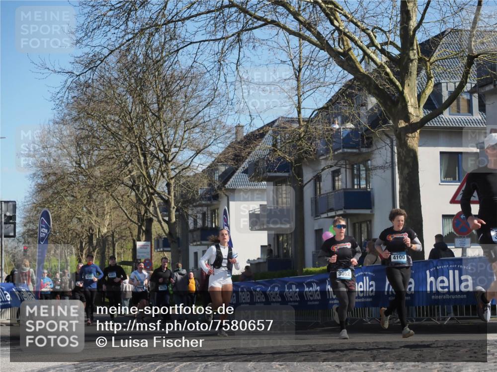06.04.2025 - 44. Internationalen Wilhelmsburger Insellauf Luisa Fischer http://msf.ph/oto/7580657 06.04.2025 10:45:18 Ziel 4302, 4301, 3678, 3052, 4100 meine-sportfotos.de