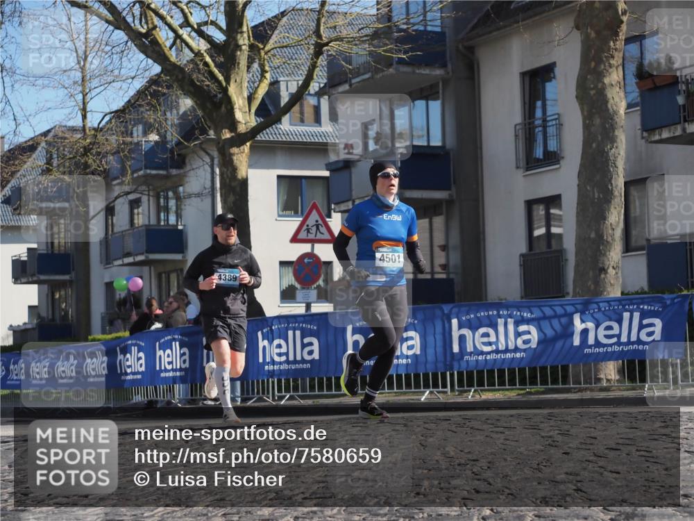 06.04.2025 - 44. Internationalen Wilhelmsburger Insellauf Luisa Fischer http://msf.ph/oto/7580659 06.04.2025 10:39:58 Ziel 4389, 4501, 407 meine-sportfotos.de