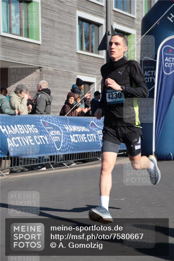 06.04.2025 - 44. Internationalen Wilhelmsburger Insellauf A. Gomolzig http://msf.ph/oto/7580667 06.04.2025 10:17:24 Ziel 3259, 4230 meine-sportfotos.de