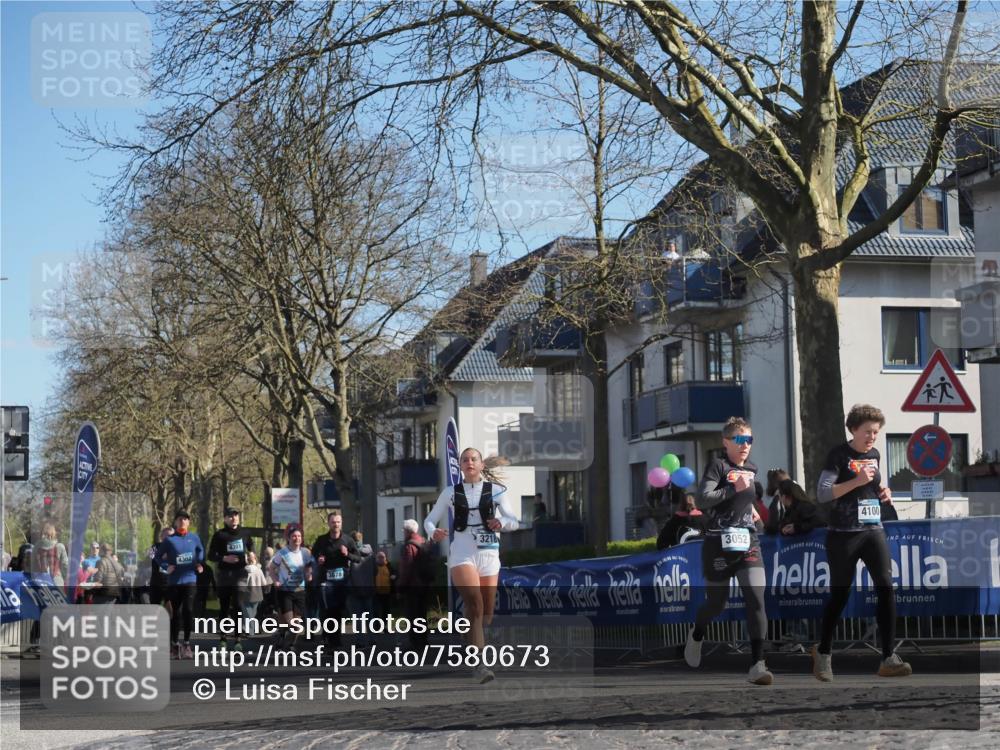 06.04.2025 - 44. Internationalen Wilhelmsburger Insellauf Luisa Fischer http://msf.ph/oto/7580673 06.04.2025 10:45:19 Ziel 4302, 3218, 3052, 4100 meine-sportfotos.de