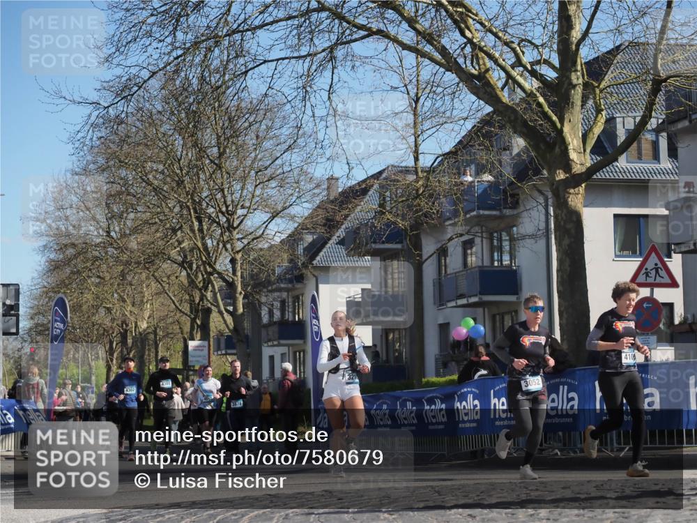 06.04.2025 - 44. Internationalen Wilhelmsburger Insellauf Luisa Fischer http://msf.ph/oto/7580679 06.04.2025 10:45:19 Ziel 4302, 4301, 3678, 3052, 410 meine-sportfotos.de