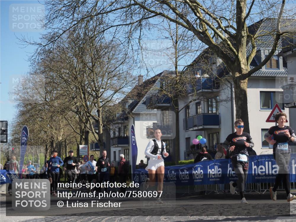 06.04.2025 - 44. Internationalen Wilhelmsburger Insellauf Luisa Fischer http://msf.ph/oto/7580697 06.04.2025 10:45:19 Ziel 4302, 4301, 3678, 3052, 4100 meine-sportfotos.de