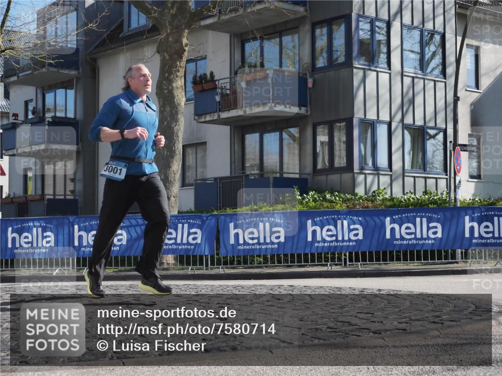 06.04.2025 - 44. Internationalen Wilhelmsburger Insellauf Luisa Fischer http://msf.ph/oto/7580714 06.04.2025 10:40:06 Ziel 3001 meine-sportfotos.de