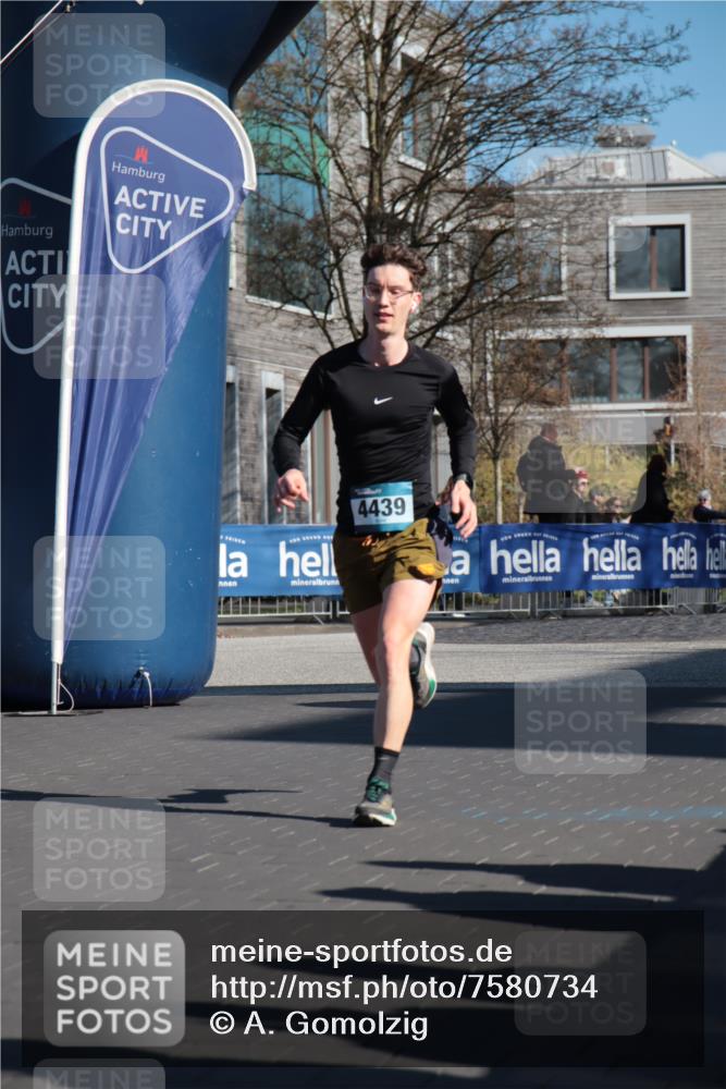 06.04.2025 - 44. Internationalen Wilhelmsburger Insellauf A. Gomolzig http://msf.ph/oto/7580734 06.04.2025 10:16:40 Ziel 4439 meine-sportfotos.de