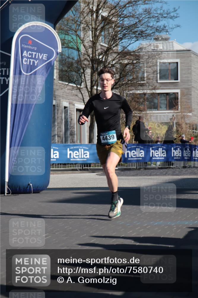 06.04.2025 - 44. Internationalen Wilhelmsburger Insellauf A. Gomolzig http://msf.ph/oto/7580740 06.04.2025 10:16:39 Ziel 4439 meine-sportfotos.de