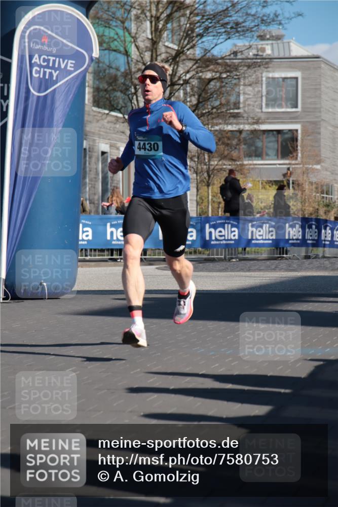 06.04.2025 - 44. Internationalen Wilhelmsburger Insellauf A. Gomolzig http://msf.ph/oto/7580753 06.04.2025 10:16:21 Ziel 4430 meine-sportfotos.de