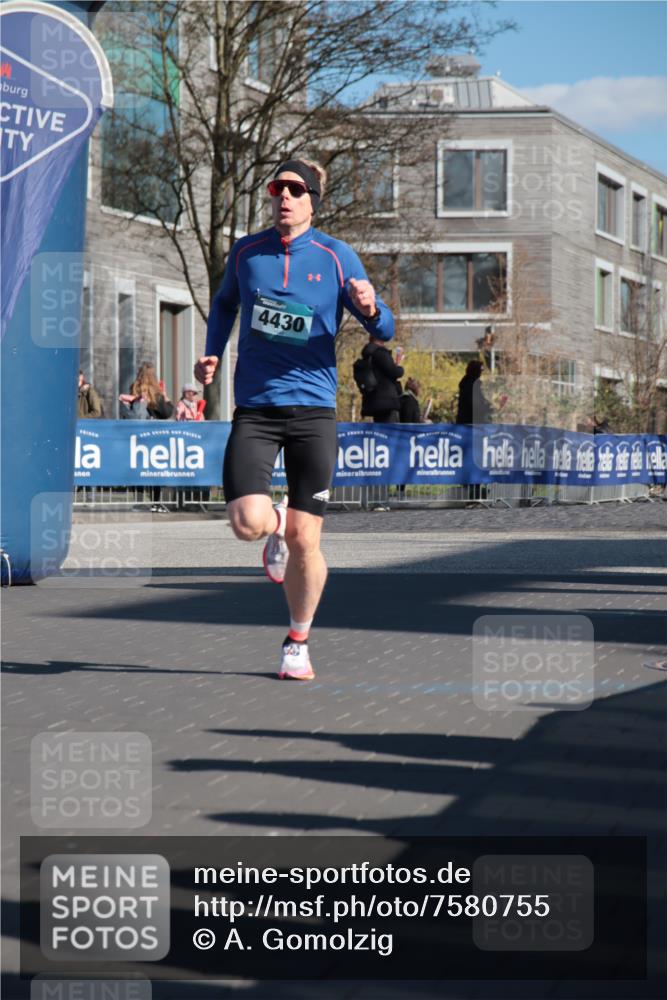 06.04.2025 - 44. Internationalen Wilhelmsburger Insellauf A. Gomolzig http://msf.ph/oto/7580755 06.04.2025 10:16:21 Ziel 4430 meine-sportfotos.de