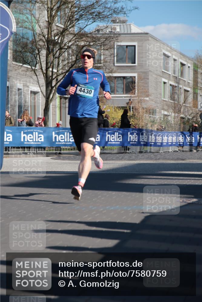 06.04.2025 - 44. Internationalen Wilhelmsburger Insellauf A. Gomolzig http://msf.ph/oto/7580759 06.04.2025 10:16:20 Ziel 4430 meine-sportfotos.de
