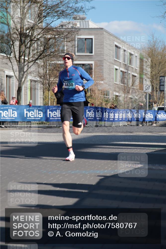 06.04.2025 - 44. Internationalen Wilhelmsburger Insellauf A. Gomolzig http://msf.ph/oto/7580767 06.04.2025 10:16:20 Ziel 4430 meine-sportfotos.de