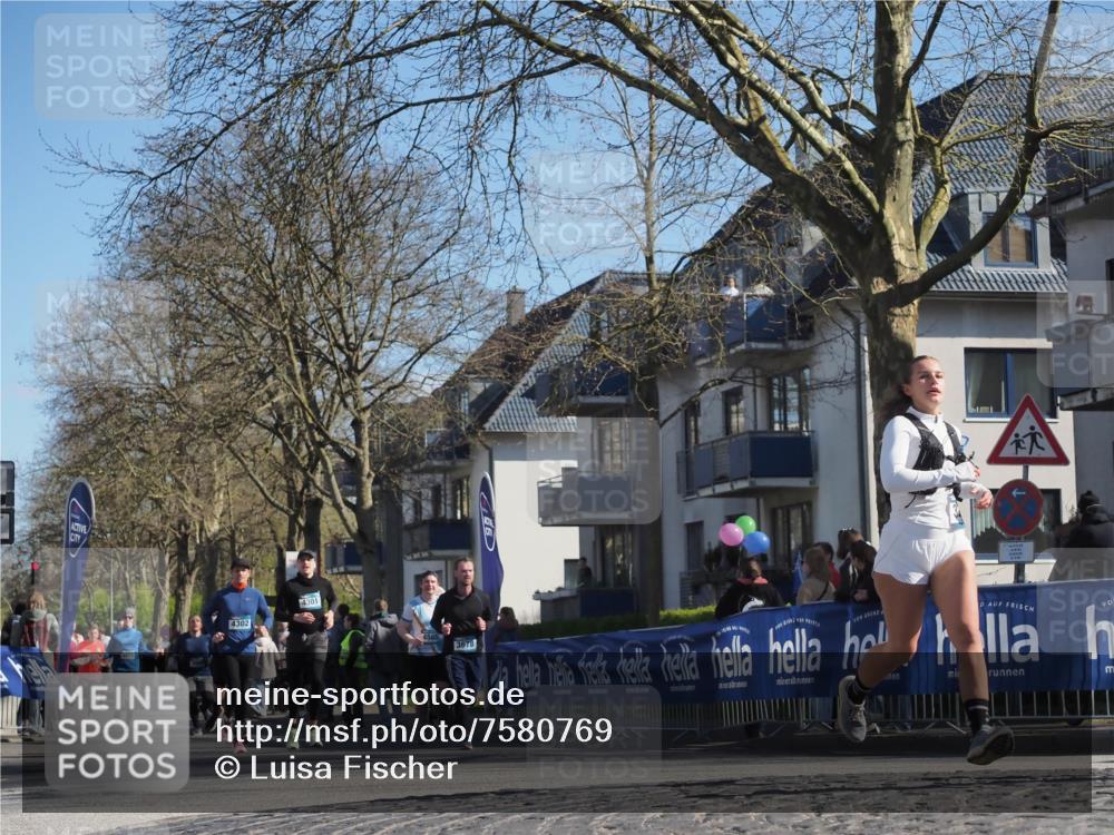 06.04.2025 - 44. Internationalen Wilhelmsburger Insellauf Luisa Fischer http://msf.ph/oto/7580769 06.04.2025 10:45:20 Ziel 601, 3873, 4302, 4301, 3678 meine-sportfotos.de
