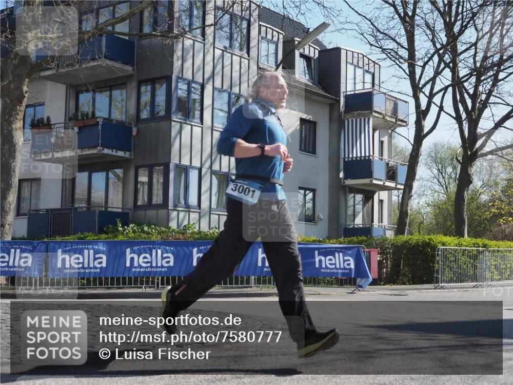 06.04.2025 - 44. Internationalen Wilhelmsburger Insellauf Luisa Fischer http://msf.ph/oto/7580777 06.04.2025 10:40:07 Ziel 3001 meine-sportfotos.de