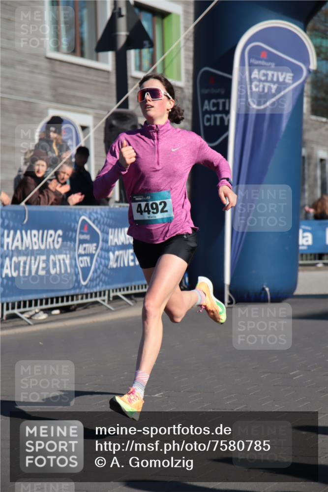 06.04.2025 - 44. Internationalen Wilhelmsburger Insellauf A. Gomolzig http://msf.ph/oto/7580785 06.04.2025 10:16:08 Ziel 4492 meine-sportfotos.de