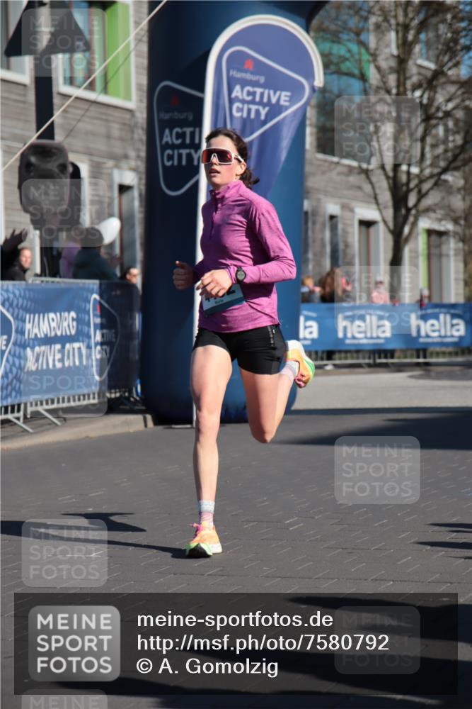 06.04.2025 - 44. Internationalen Wilhelmsburger Insellauf A. Gomolzig http://msf.ph/oto/7580792 06.04.2025 10:16:08 Ziel 4492 meine-sportfotos.de