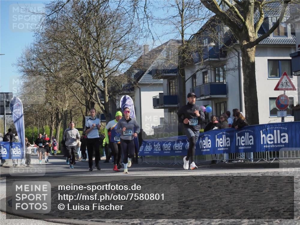 06.04.2025 - 44. Internationalen Wilhelmsburger Insellauf Luisa Fischer http://msf.ph/oto/7580801 06.04.2025 10:40:14 Ziel 3652, 3263, 3974, 3617 meine-sportfotos.de