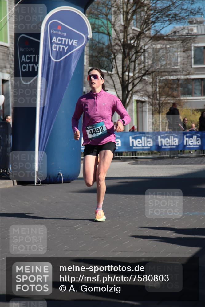 06.04.2025 - 44. Internationalen Wilhelmsburger Insellauf A. Gomolzig http://msf.ph/oto/7580803 06.04.2025 10:16:07 Ziel 4492 meine-sportfotos.de