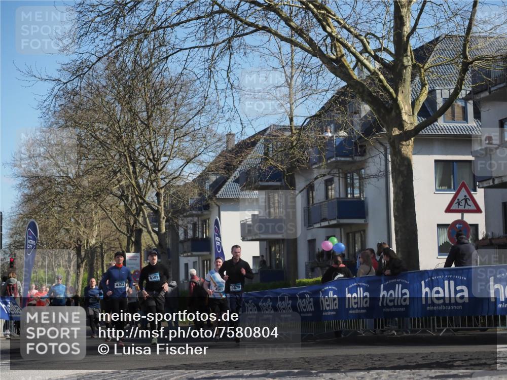 06.04.2025 - 44. Internationalen Wilhelmsburger Insellauf Luisa Fischer http://msf.ph/oto/7580804 06.04.2025 10:45:21 Ziel 3873, 4302, 4301, 4565, 3678 meine-sportfotos.de