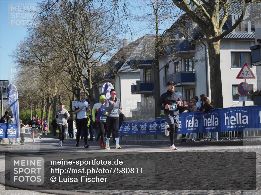 06.04.2025 - 44. Internationalen Wilhelmsburger Insellauf Luisa Fischer http://msf.ph/oto/7580811 06.04.2025 10:40:14 Ziel 319, 3263, 3974, 3617 meine-sportfotos.de