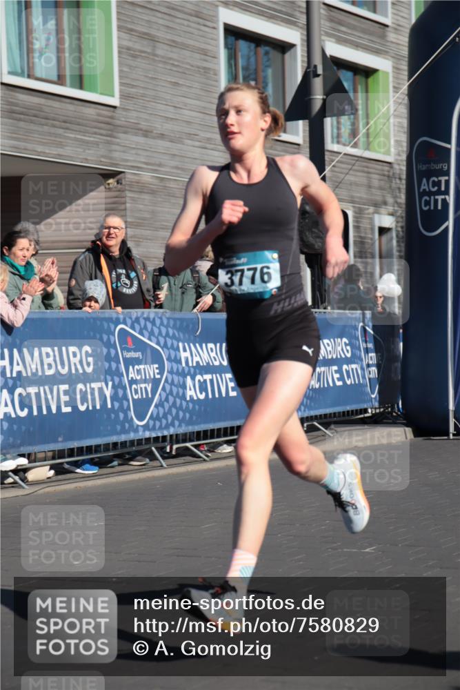 06.04.2025 - 44. Internationalen Wilhelmsburger Insellauf A. Gomolzig http://msf.ph/oto/7580829 06.04.2025 10:15:24 Ziel 3080, 3776 meine-sportfotos.de