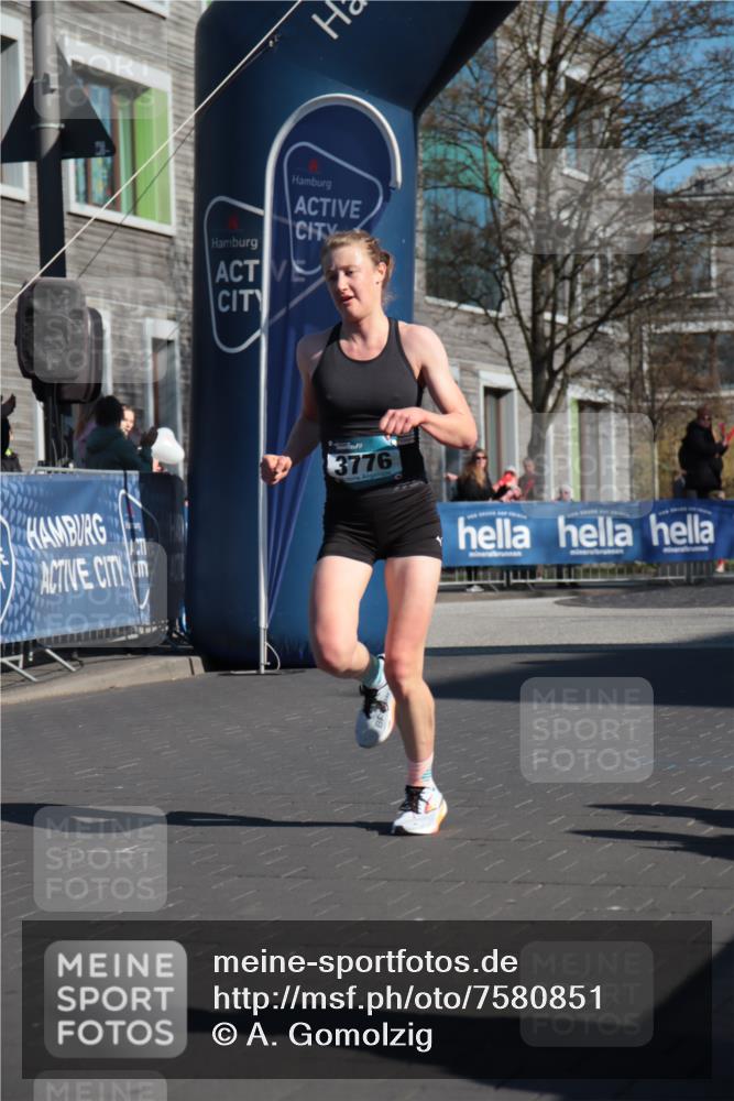 06.04.2025 - 44. Internationalen Wilhelmsburger Insellauf A. Gomolzig http://msf.ph/oto/7580851 06.04.2025 10:15:23 Ziel 3080, 3475, 3776 meine-sportfotos.de