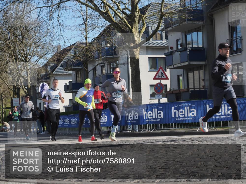 06.04.2025 - 44. Internationalen Wilhelmsburger Insellauf Luisa Fischer http://msf.ph/oto/7580891 06.04.2025 10:40:15 Ziel 3574, 3021, 3319, 263, 4135, 3974, 3617 meine-sportfotos.de