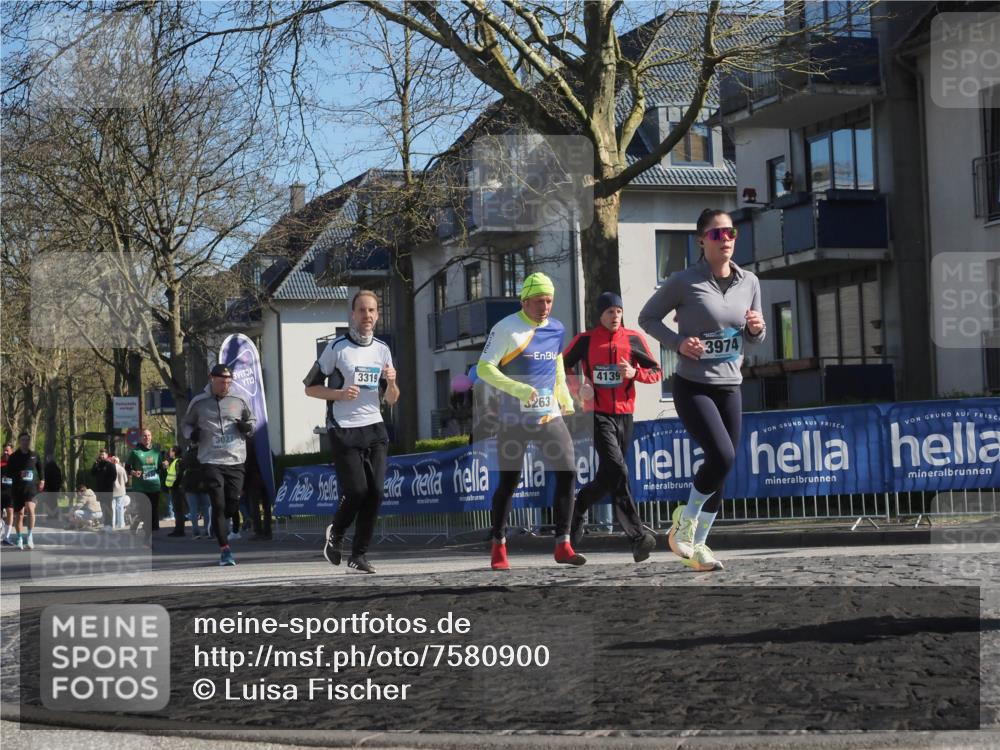 06.04.2025 - 44. Internationalen Wilhelmsburger Insellauf Luisa Fischer http://msf.ph/oto/7580900 06.04.2025 10:40:16 Ziel 3021, 3319, 263, 4139, 3974 meine-sportfotos.de