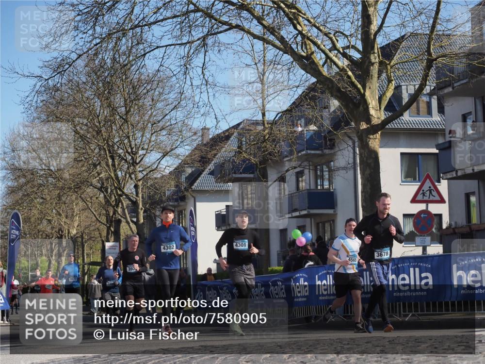 06.04.2025 - 44. Internationalen Wilhelmsburger Insellauf Luisa Fischer http://msf.ph/oto/7580905 06.04.2025 10:45:23 Ziel 4352, 3873, 397, 4302, 4301, 4565, 3678 meine-sportfotos.de