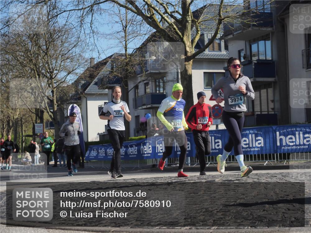 06.04.2025 - 44. Internationalen Wilhelmsburger Insellauf Luisa Fischer http://msf.ph/oto/7580910 06.04.2025 10:40:16 Ziel 3021, 3319, 3263, 4139, 3974 meine-sportfotos.de