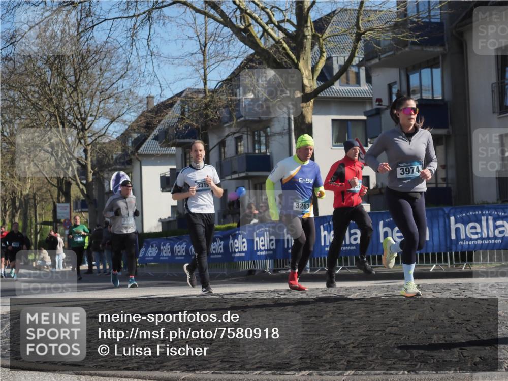 06.04.2025 - 44. Internationalen Wilhelmsburger Insellauf Luisa Fischer http://msf.ph/oto/7580918 06.04.2025 10:40:16 Ziel 30212, 3315, 3974, 3263 meine-sportfotos.de