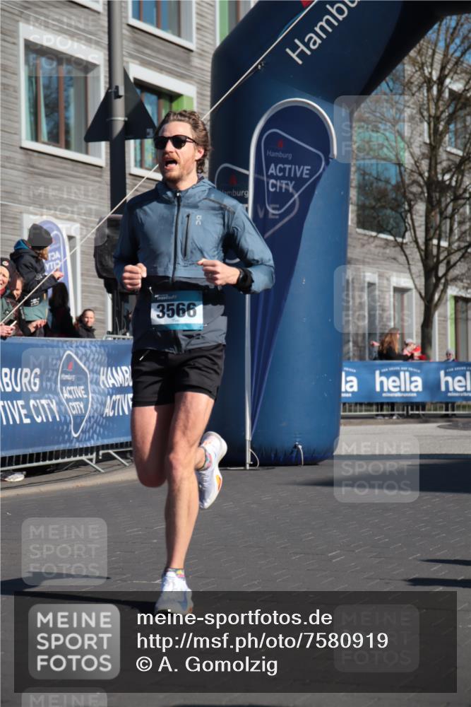 06.04.2025 - 44. Internationalen Wilhelmsburger Insellauf A. Gomolzig http://msf.ph/oto/7580919 06.04.2025 10:14:55 Ziel 3524, 3566, 3599 meine-sportfotos.de