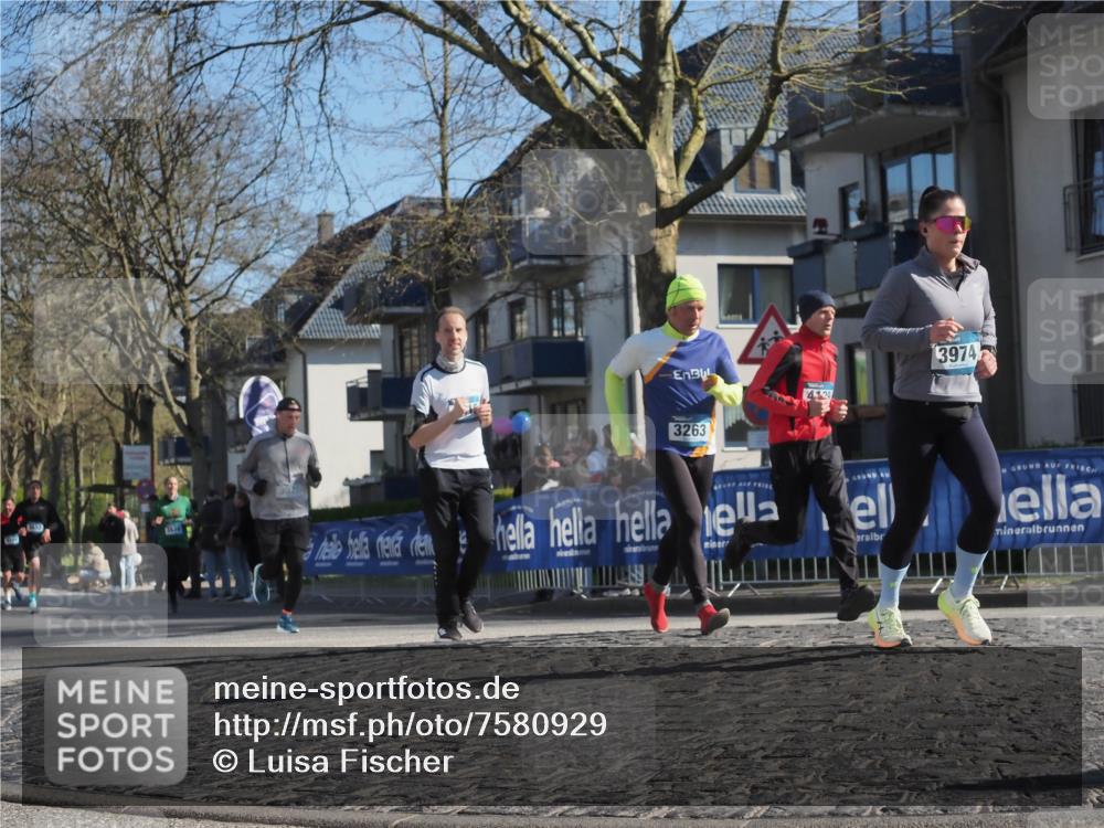 06.04.2025 - 44. Internationalen Wilhelmsburger Insellauf Luisa Fischer http://msf.ph/oto/7580929 06.04.2025 10:40:16 Ziel 3524, 3021, 3263, 4129, 3974 meine-sportfotos.de
