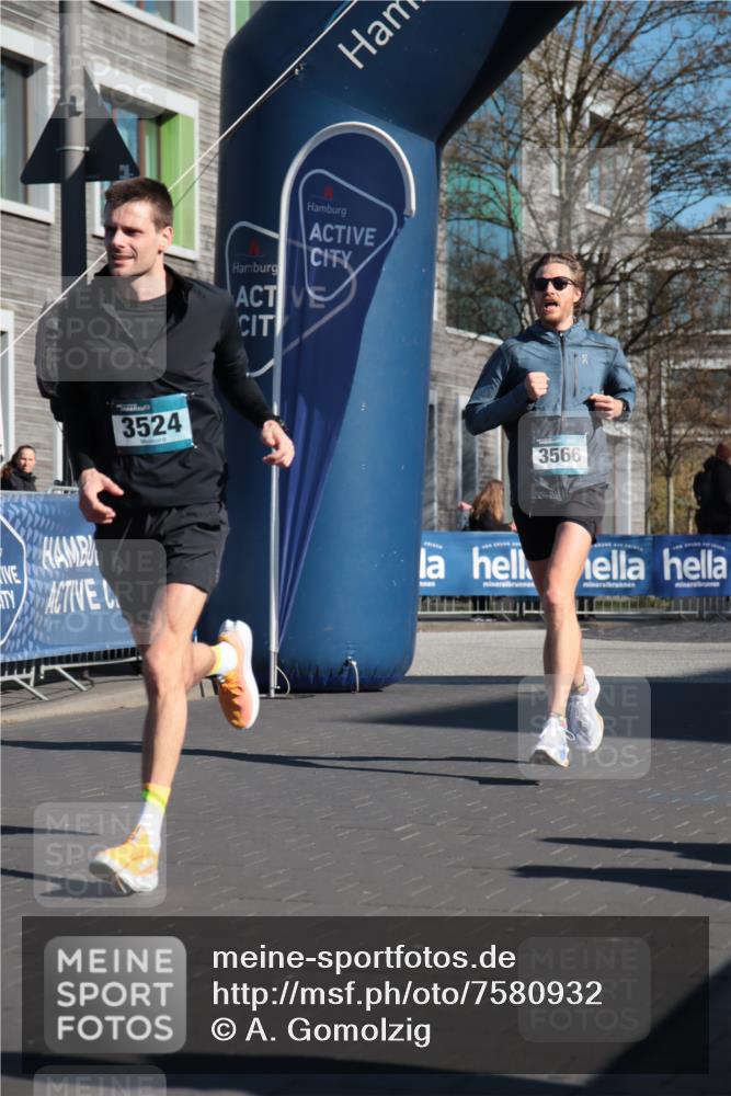 06.04.2025 - 44. Internationalen Wilhelmsburger Insellauf A. Gomolzig http://msf.ph/oto/7580932 06.04.2025 10:14:54 Ziel 3524, 3566, 3599 meine-sportfotos.de