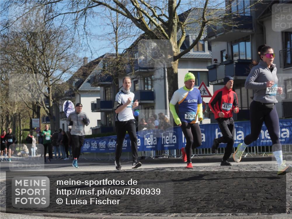 06.04.2025 - 44. Internationalen Wilhelmsburger Insellauf Luisa Fischer http://msf.ph/oto/7580939 06.04.2025 10:40:16 Ziel 3021, 3263, 4139, 3974 meine-sportfotos.de
